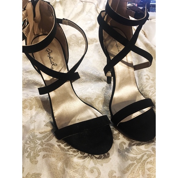 Black scrappy heels - Picture 2 of 3